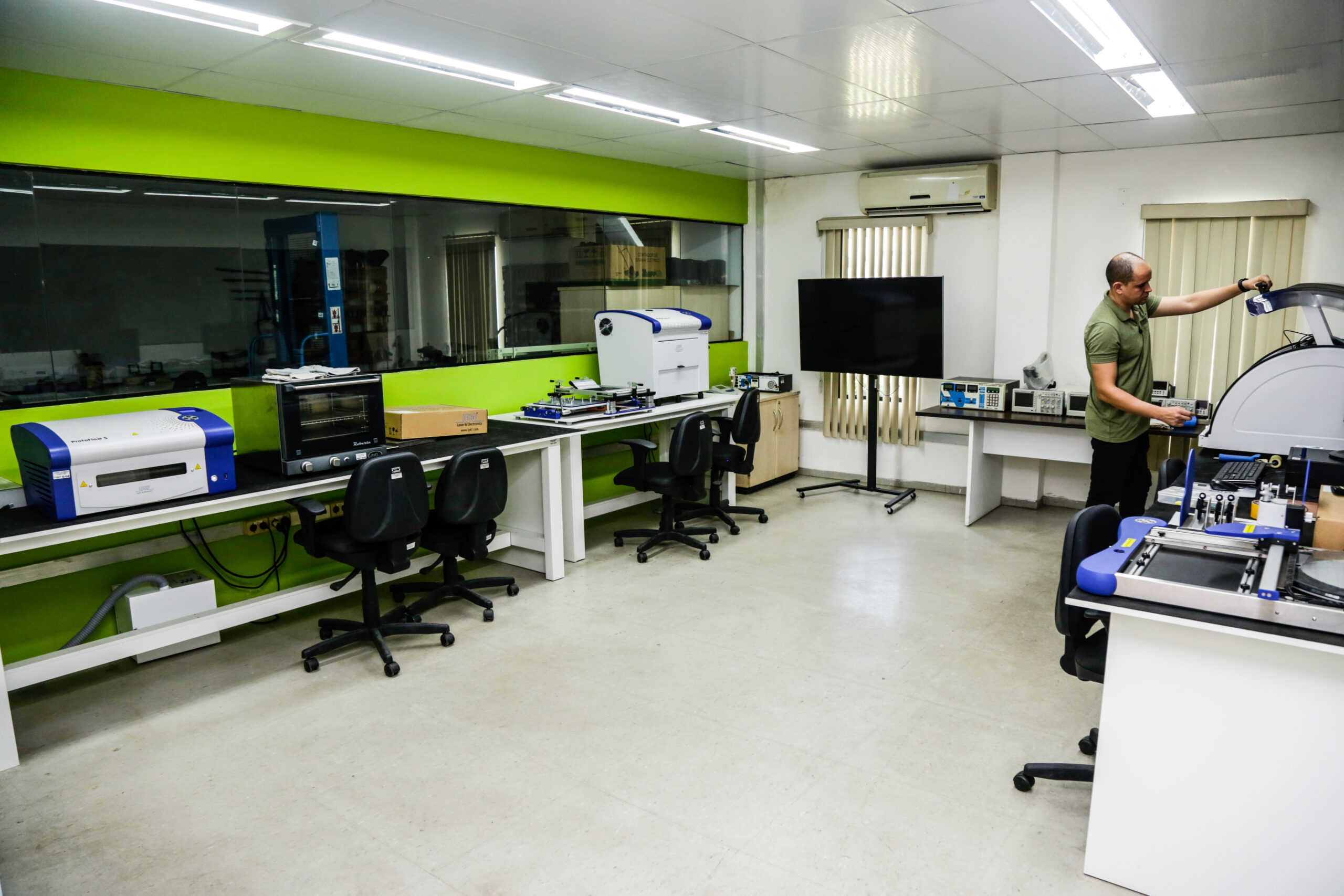 Laboratório de Prototipação Eletrônica